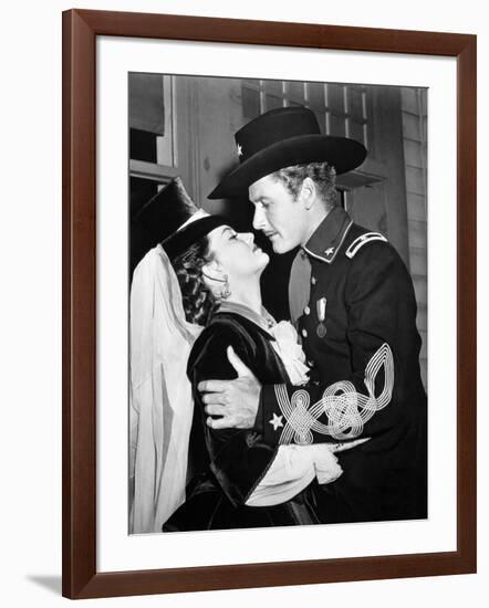 They Died With Their Boots On, Olivia De Havilland, Errol Flynn, 1941-null-Framed Photo