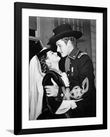 They Died With Their Boots On, Olivia De Havilland, Errol Flynn, 1941-null-Framed Photo