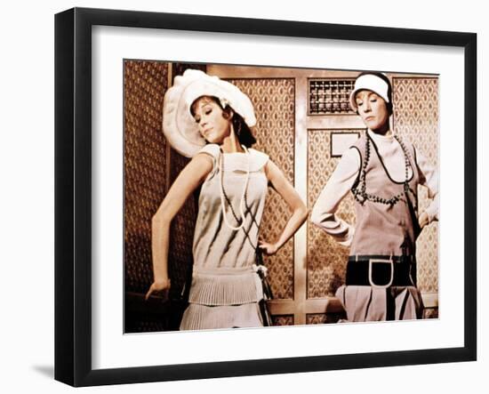 Thoroughly Modern Millie, Mary Tyler Moore, Julie Andrews, 1967-null-Framed Photo