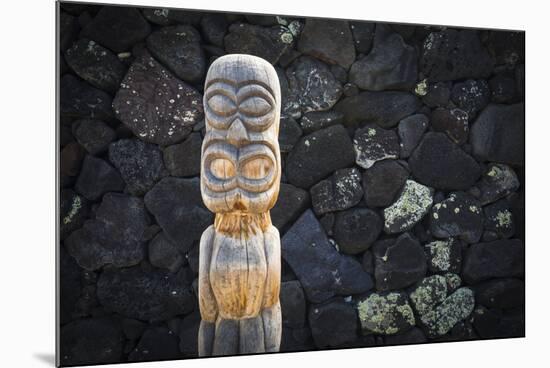 Tiki at Pu'uhonua O Honaunau National Historic Park, City of Refuge, Kona Coast, Hawaii, USA-Russ Bishop-Mounted Photographic Print