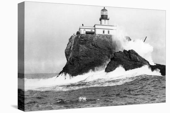 Tillamook, Oregon Lighthouse Near Seaside, OR Photograph - Tillamook, OR-Lantern Press-Stretched Canvas