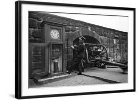 Time Gun at Edinburgh Castle 1945-George Greenwell-Framed Photographic Print