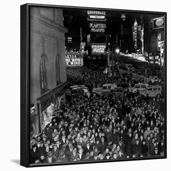 Times Square During the New Year's Eve Celebration-null-Framed Photographic Print