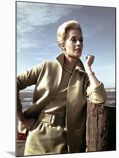 Tippi Hedren, the Birds, 1963-null-Mounted Photographic Print