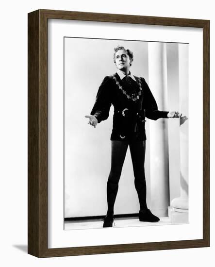 To Be Or Not to Be, Jack Benny, 1942, Hamlet-null-Framed Photo