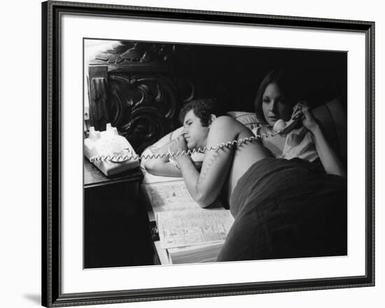 Tony Roberts and Diane Keaton PLAY IT AGA SAM, 1972 directed by Woody Allen (b/w photo)-null-Framed Photo