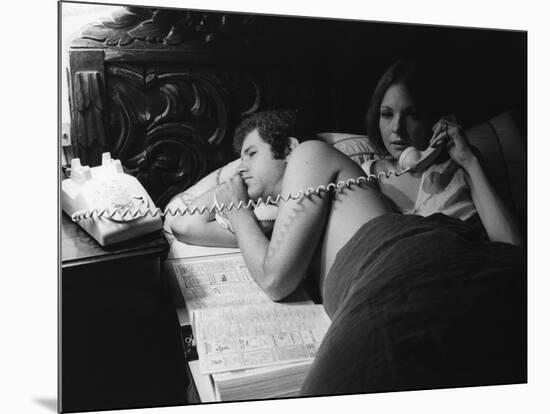 Tony Roberts and Diane Keaton PLAY IT AGA SAM, 1972 directed by Woody Allen (b/w photo)-null-Mounted Photo