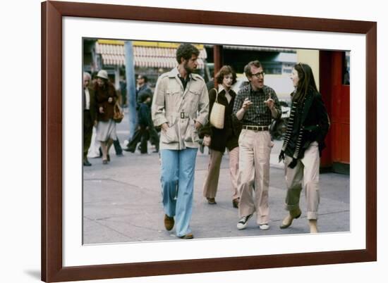 Tony Roberts, Woody Allen and Diane Keaton. ANNIE HALL, 1977 directed by Woody Allen (photo)-null-Framed Photo