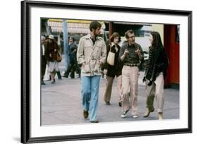 Tony Roberts, Woody Allen and Diane Keaton. ANNIE HALL, 1977 directed by Woody Allen (photo)-null-Framed Photo