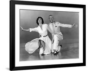 Tous en Scene THE BAND WAGON by VincenteMinnelli with Cyd Charisse and Fred Astaire, 1953 (b/w phot-null-Framed Photo