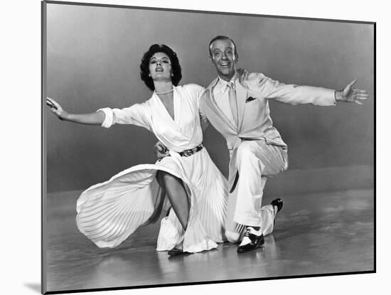 Tous en Scene THE BAND WAGON by VincenteMinnelli with Cyd Charisse and Fred Astaire, 1953 (b/w phot-null-Mounted Photo
