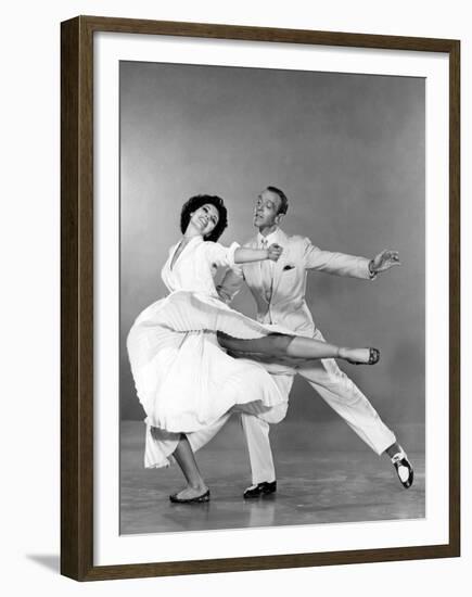 Tous en Scene THE BAND WAGON by VincenteMinnelli with Cyd Charisse and Fred Astaire, 1953 (b/w phot-null-Framed Photo