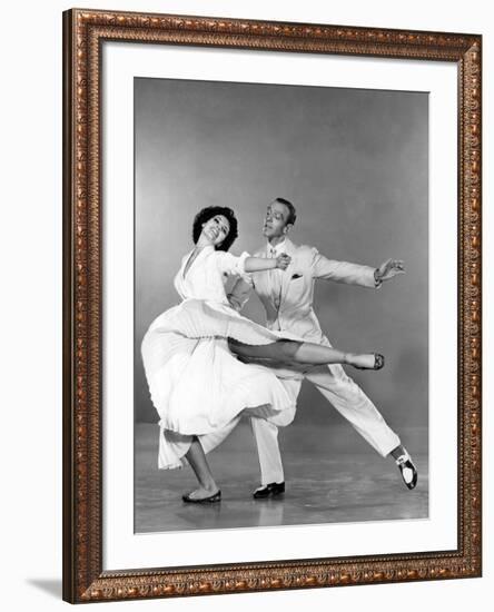 Tous en Scene THE BAND WAGON by VincenteMinnelli with Cyd Charisse and Fred Astaire, 1953 (b/w phot-null-Framed Photo