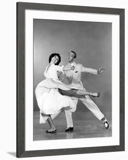 Tous en Scene THE BAND WAGON by VincenteMinnelli with Cyd Charisse and Fred Astaire, 1953 (b/w phot-null-Framed Photo