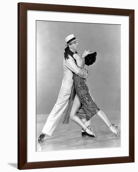 Tous en Scene THE BAND WAGON by VincenteMinnelli with Cyd Charisse and Fred Astaire, 1953 (b/w phot-null-Framed Photo