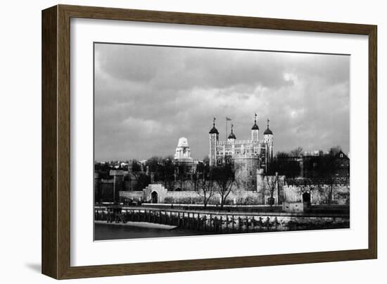 Tower of London-Staniland Pugh-Framed Photographic Print