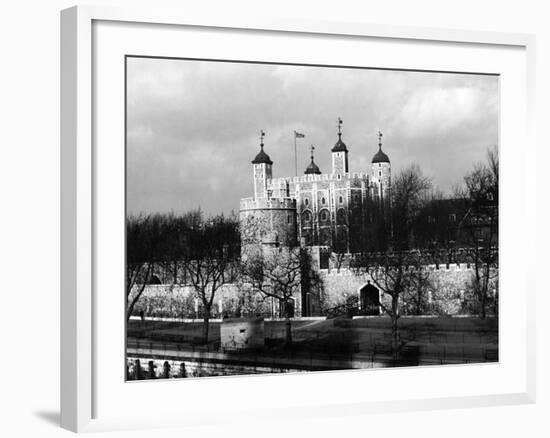 Tower of London-Staniland Pugh-Framed Photographic Print