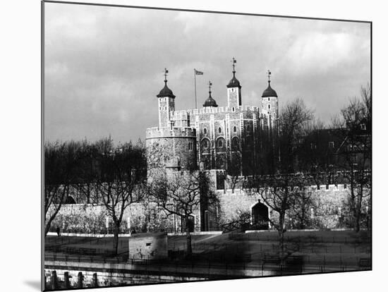 Tower of London-Staniland Pugh-Mounted Photographic Print