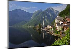 Town of Hallstatt, UNESCO World Heritage Site, on Lake Hallstatt, Salzkammergut, Upper Austria, Aus-Hans-Peter Merten-Mounted Photographic Print