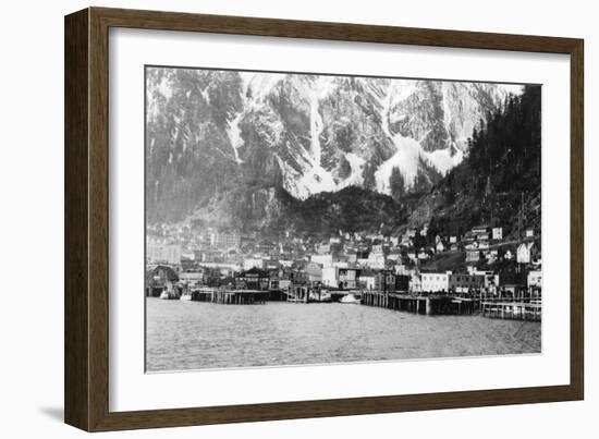 Town View of Juneau, Alaska Photograph - Juneau, AK-Lantern Press-Framed Art Print