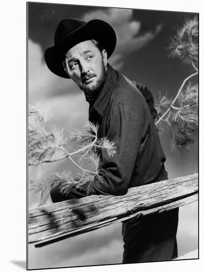 Track of the Cat by William A. Wellman with Robert Mitchum, 1954 (b/w photo)-null-Mounted Photo