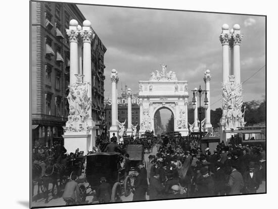 Traffic at Dewey Arch-null-Mounted Photographic Print