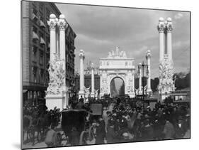 Traffic at Dewey Arch-null-Mounted Photographic Print