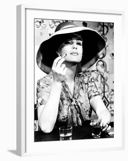 Triple Cross, Romy Schneider, 1966-null-Framed Premium Photographic Print