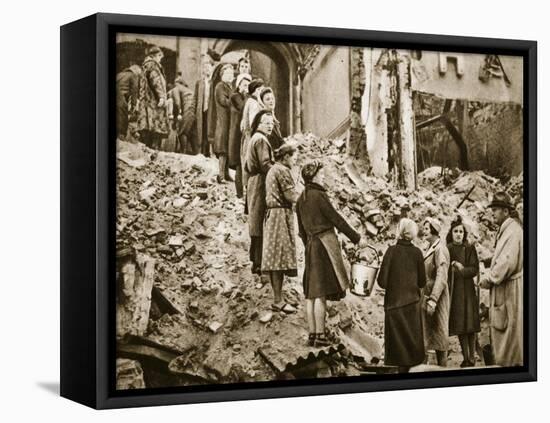 Trummerfrauen Clear Rubble in Berlin, 1945-null-Framed Stretched Canvas