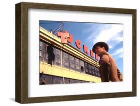 Tucker: The Man and His Dream by FrancisFordCoppola with Jeff Bridges, 1988 (photo)-null-Framed Photo