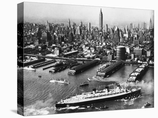 Tugboats Aid Ocean SS Queen Mary While Docking at 51st Street Pier with NYC Skyline in Background-null-Stretched Canvas