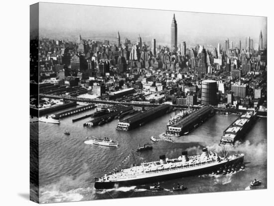 Tugboats Aid Ocean SS Queen Mary While Docking at 51st Street Pier with NYC Skyline in Background-null-Stretched Canvas