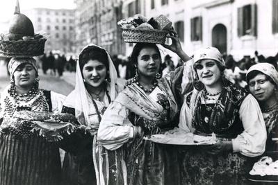 https://imgc.allpostersimages.com/img/posters/turkish-women-1940s_u-L-Q106TY00.jpg?artPerspective=n