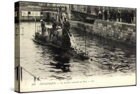 U Boot Dunkerque Beim Einlauf in Den Hafen-null-Stretched Canvas