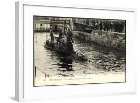 U Boot Dunkerque Beim Einlauf in Den Hafen-null-Framed Giclee Print