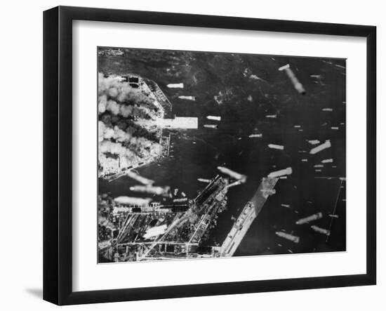 U.S. 21st Bomber Command Dropped Incendiary Bombs on Osaka-null-Framed Photo