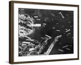 U.S. 21st Bomber Command Dropped Incendiary Bombs on Osaka-null-Framed Photo