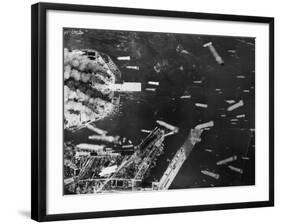 U.S. 21st Bomber Command Dropped Incendiary Bombs on Osaka-null-Framed Photo