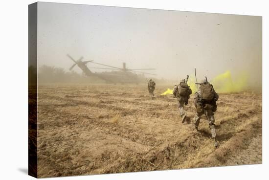 U.S. Marines Sprint across a Field to Load onto a Ch-53E Super Stallion-null-Stretched Canvas
