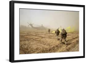 U.S. Marines Sprint across a Field to Load onto a Ch-53E Super Stallion-null-Framed Photographic Print