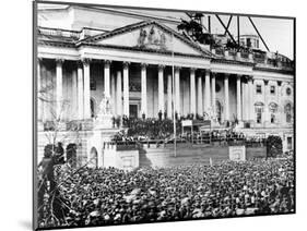 U.S. President Abraham Lincoln Stands Under Cover at Center of Capitol Steps-null-Mounted Photographic Print