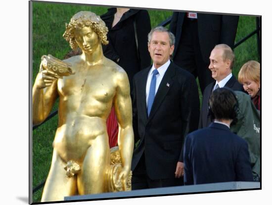 U.S. President George W. Bush, Russian President Vladimir Putin, Russian First Lady Lyudmila Putin-null-Mounted Photographic Print