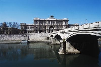 https://imgc.allpostersimages.com/img/posters/umberto-i-bridge-over-the-tiber-river-and-the-palace-of-justice-or-palazzaccio_u-L-PV1BRM0.jpg?artPerspective=n