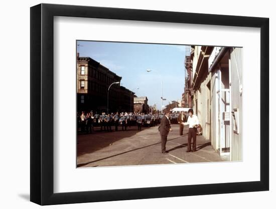 Un apres-midi by chien (DOG DAY AFTERNOON) by SidneyLumet avec, Charles Durning, Al Pacino, 1975 (p-null-Framed Photo