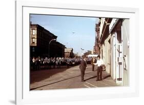 Un apres-midi by chien (DOG DAY AFTERNOON) by SidneyLumet avec, Charles Durning, Al Pacino, 1975 (p-null-Framed Photo