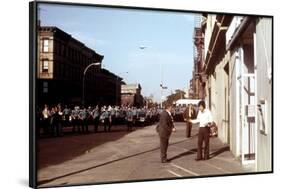 Un apres-midi by chien (DOG DAY AFTERNOON) by SidneyLumet avec, Charles Durning, Al Pacino, 1975 (p-null-Framed Photo