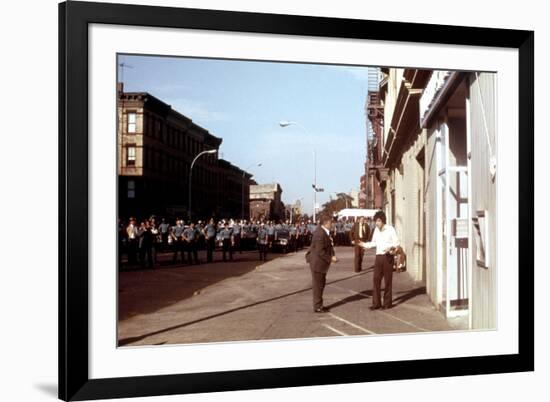 Un apres-midi by chien (DOG DAY AFTERNOON) by SidneyLumet avec, Charles Durning, Al Pacino, 1975 (p-null-Framed Photo