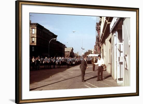 Un apres-midi by chien (DOG DAY AFTERNOON) by SidneyLumet avec, Charles Durning, Al Pacino, 1975 (p-null-Framed Photo