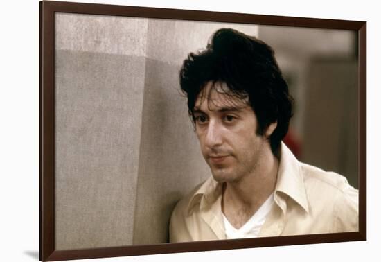 Un apres-midi by chien (DOG DAY AFTERNOON) by SidneyLumet with Al Pacino, 1975 (photo)-null-Framed Photo