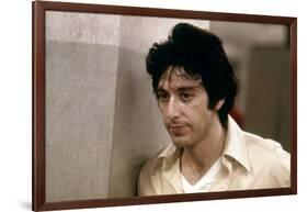 Un apres-midi by chien (DOG DAY AFTERNOON) by SidneyLumet with Al Pacino, 1975 (photo)-null-Framed Photo